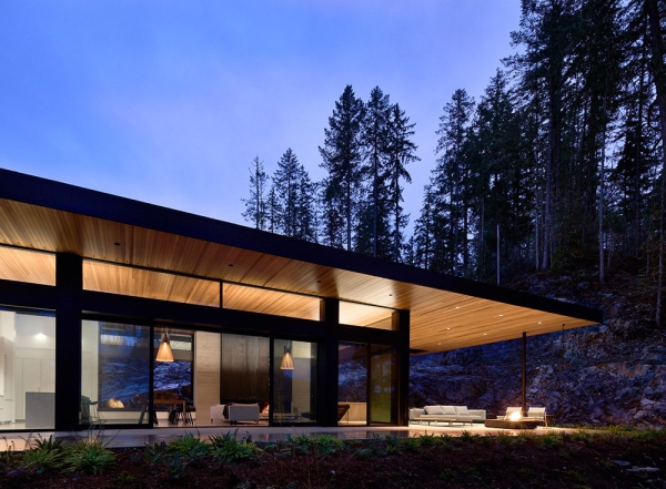 Стильный минимализм в гармонии с природой: роскошный дом у озера в Канаде