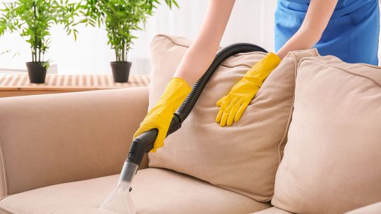 4 Преимущества профессиональной чистки мягкой мебели