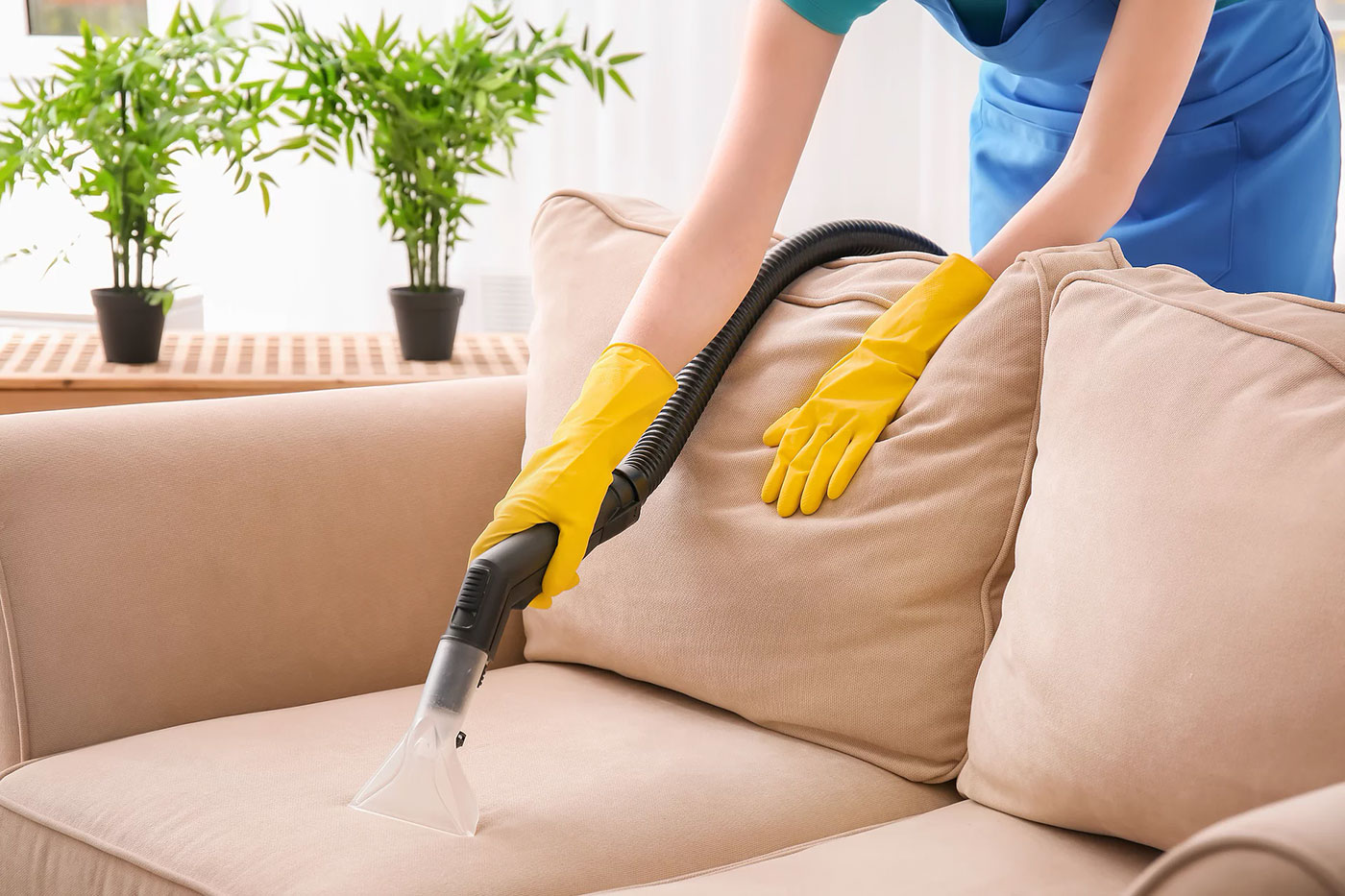 4 Преимущества профессиональной чистки мягкой мебели