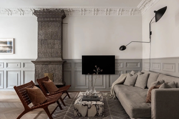 Классический настенный декор и современная мебель: элегантная квартира в Стокгольме