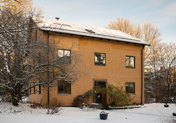 Бюджетный интерьер мансардной квартиры на окраине Стокгольма
