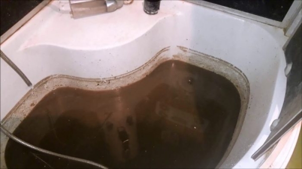 Как устранить запах канализации в ванной: 6 способов избавиться от беды