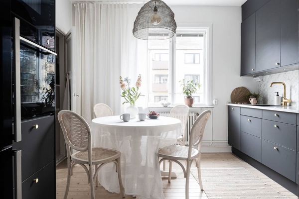 Для любителей серых стен: бюджетная квартира в Швеции (54 кв. м)