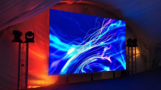 Основы Аренды Звука, Света и LED Экранов: Комплексное Руководство для Организации Событий